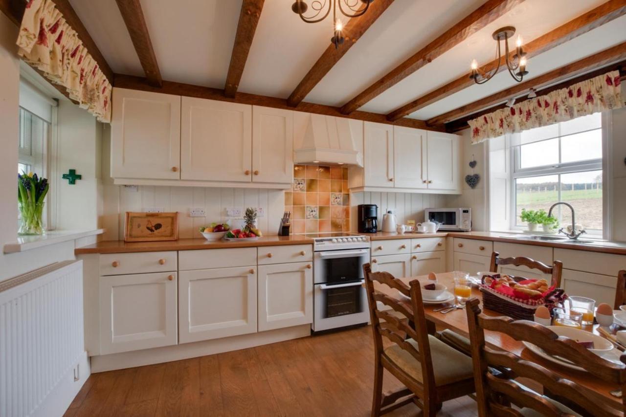 Middlehead Cottages Пикъринг Екстериор снимка